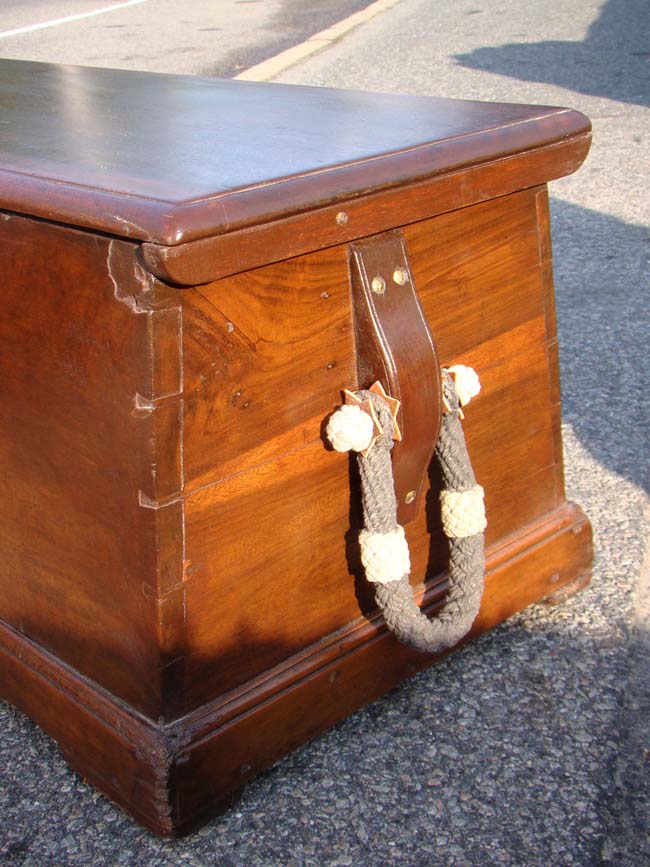 An 18th century 'style' seamans' chest with dovetailed construction — image 3